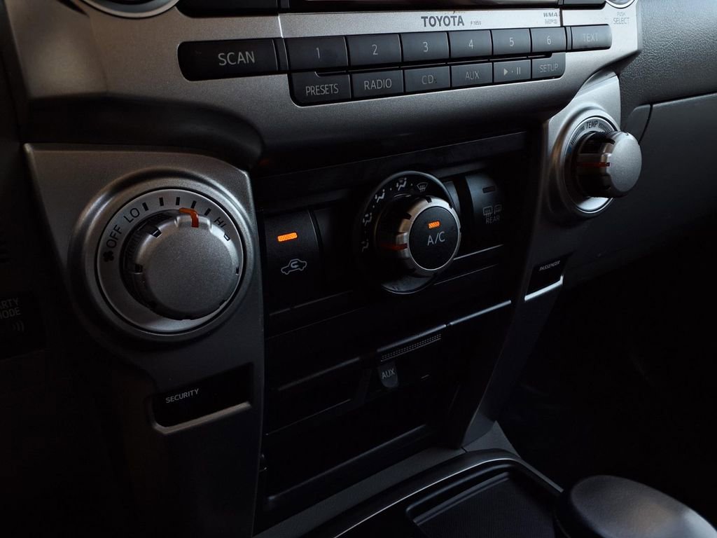 Used 2011 Toyota 4Runner SR5 w/ Convenience Pkg image 8