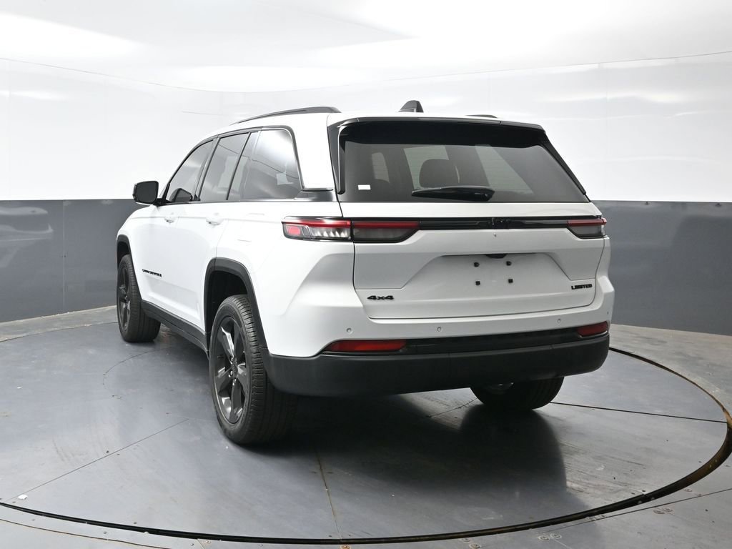 Used 2023 Jeep Grand Cherokee Limited w/ Black Appearance Package AWD/4WD image 12