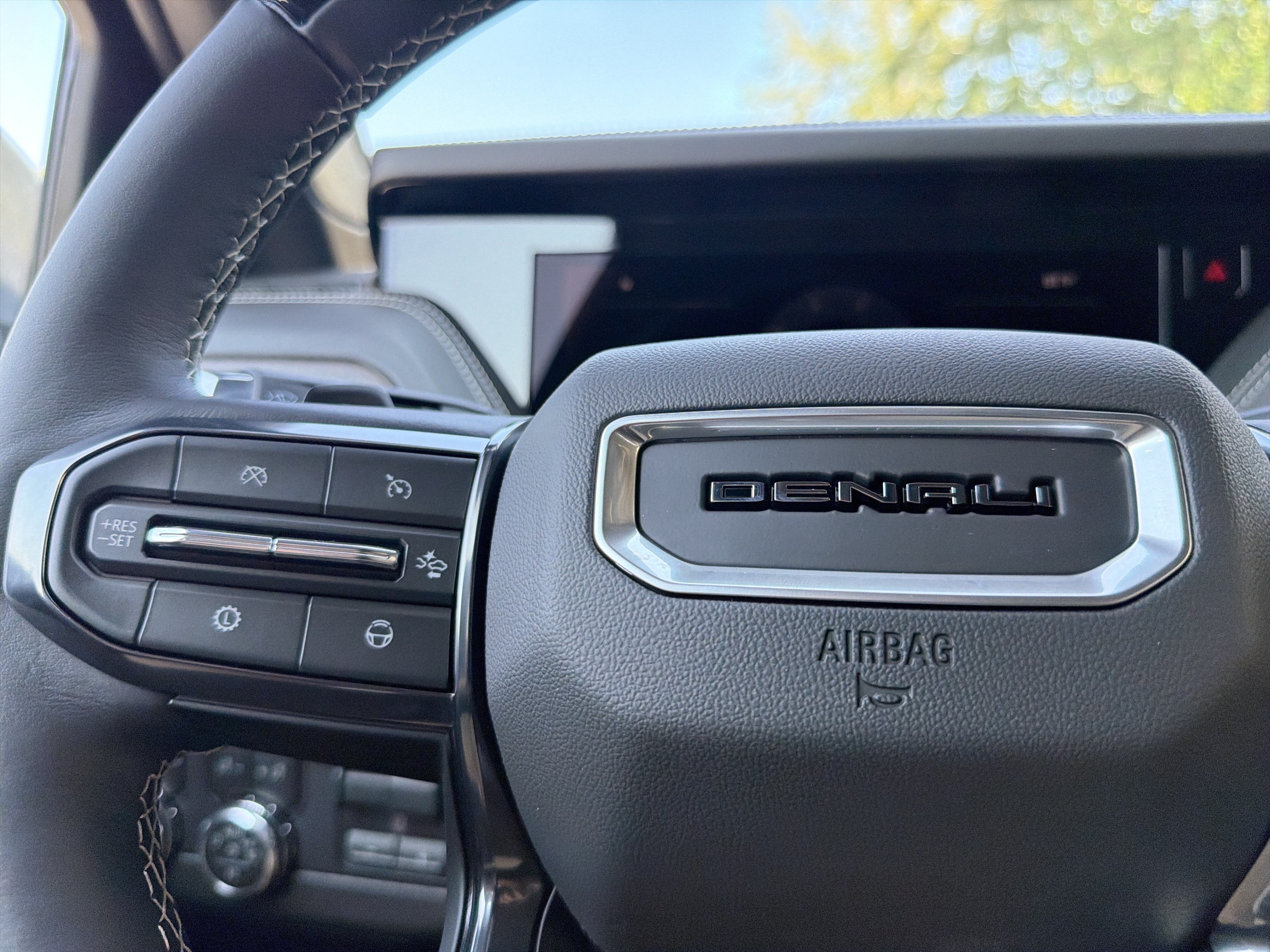 New 2026 GMC Yukon XL Denali Ultimate AWD/4WD image 32
