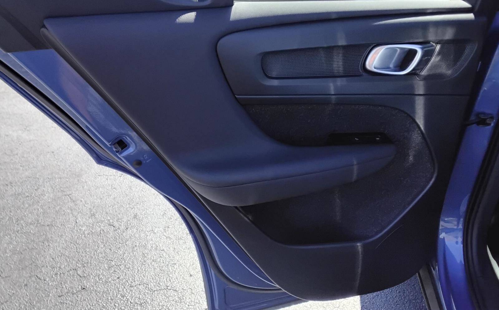 Used 2021 Volvo XC40 P8 Recharge w/ Advanced Package image 19