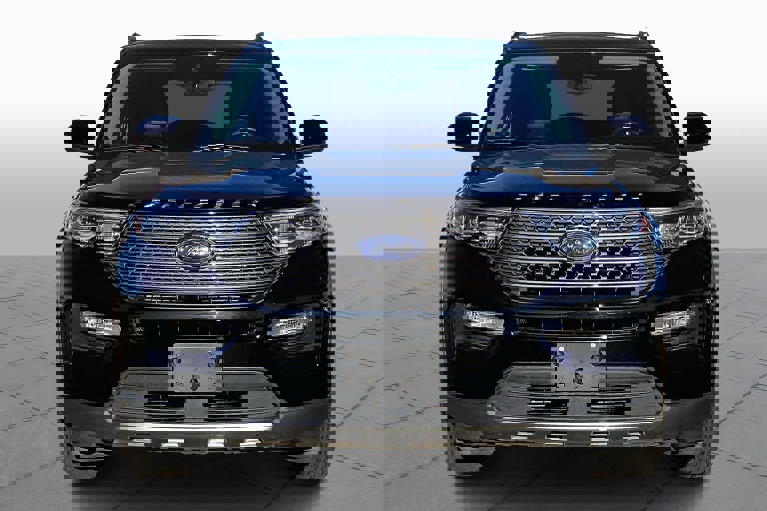 Used 2022 Ford Explorer XLT w/ Equipment Group 202A image 4