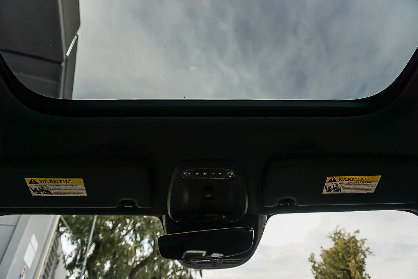 Used 2022 Volvo XC40 T5 Inscription w/ Advanced Package image 13