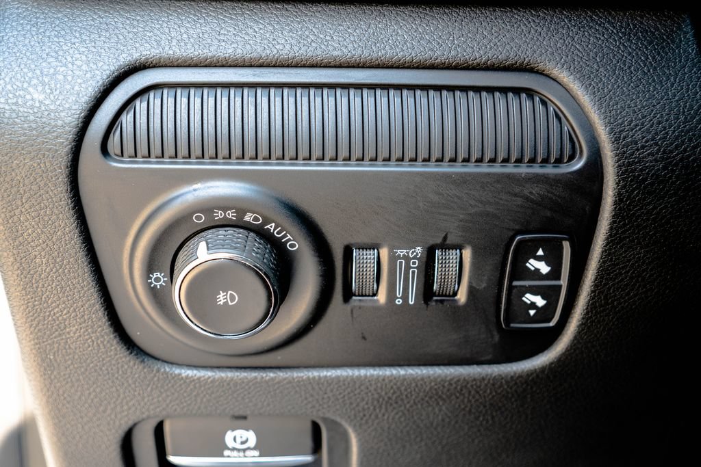 Used 2024 Jeep Wagoneer Series II w/ Convenience Group I AWD/4WD image 24