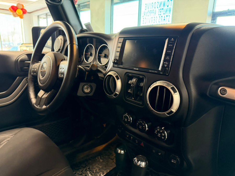 Used 2013 Jeep Wrangler Unlimited Rubicon w/ Connectivity Group image 34