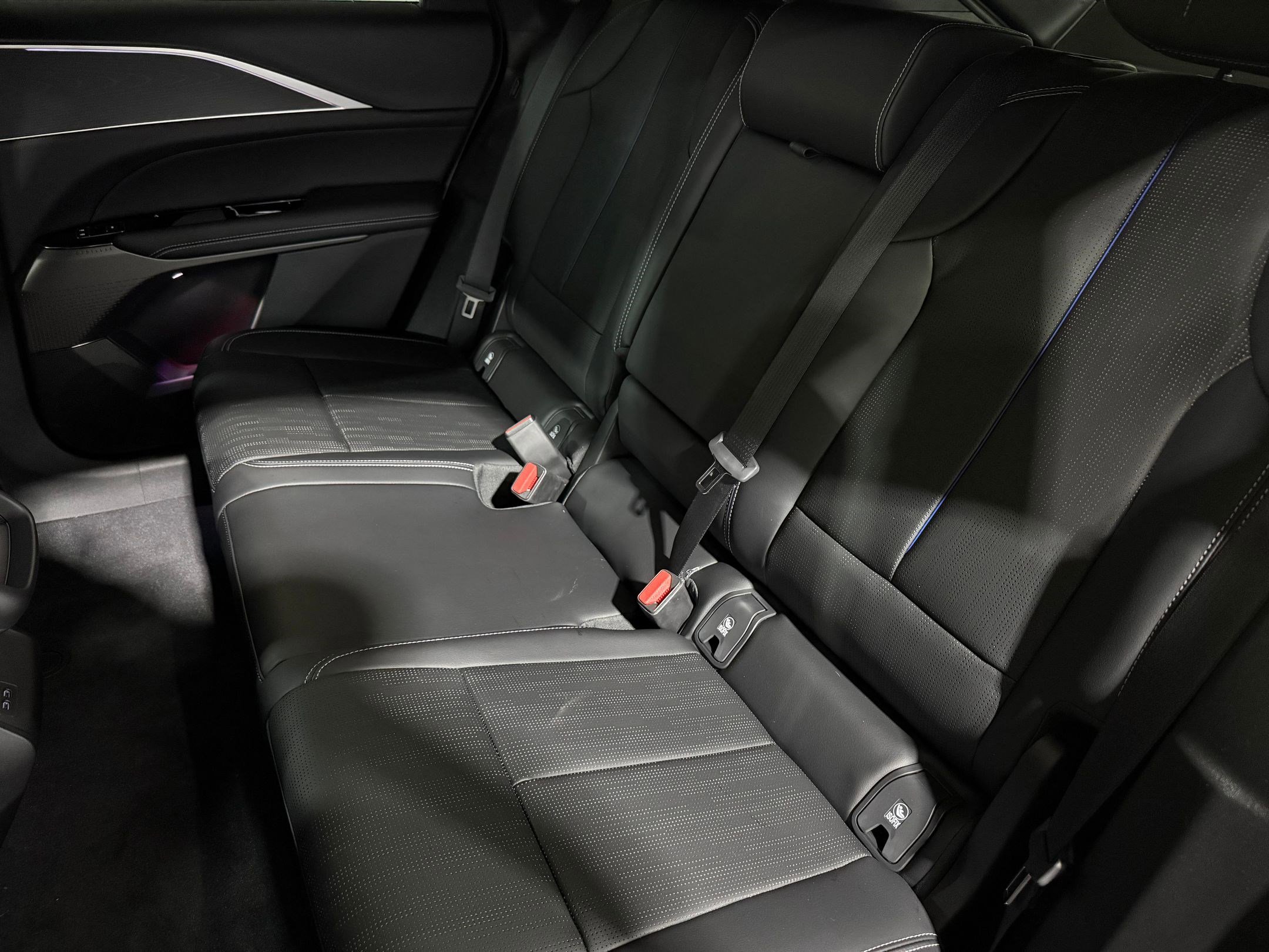 New 2026 Cadillac Lyriq Sport AWD/4WD image 39