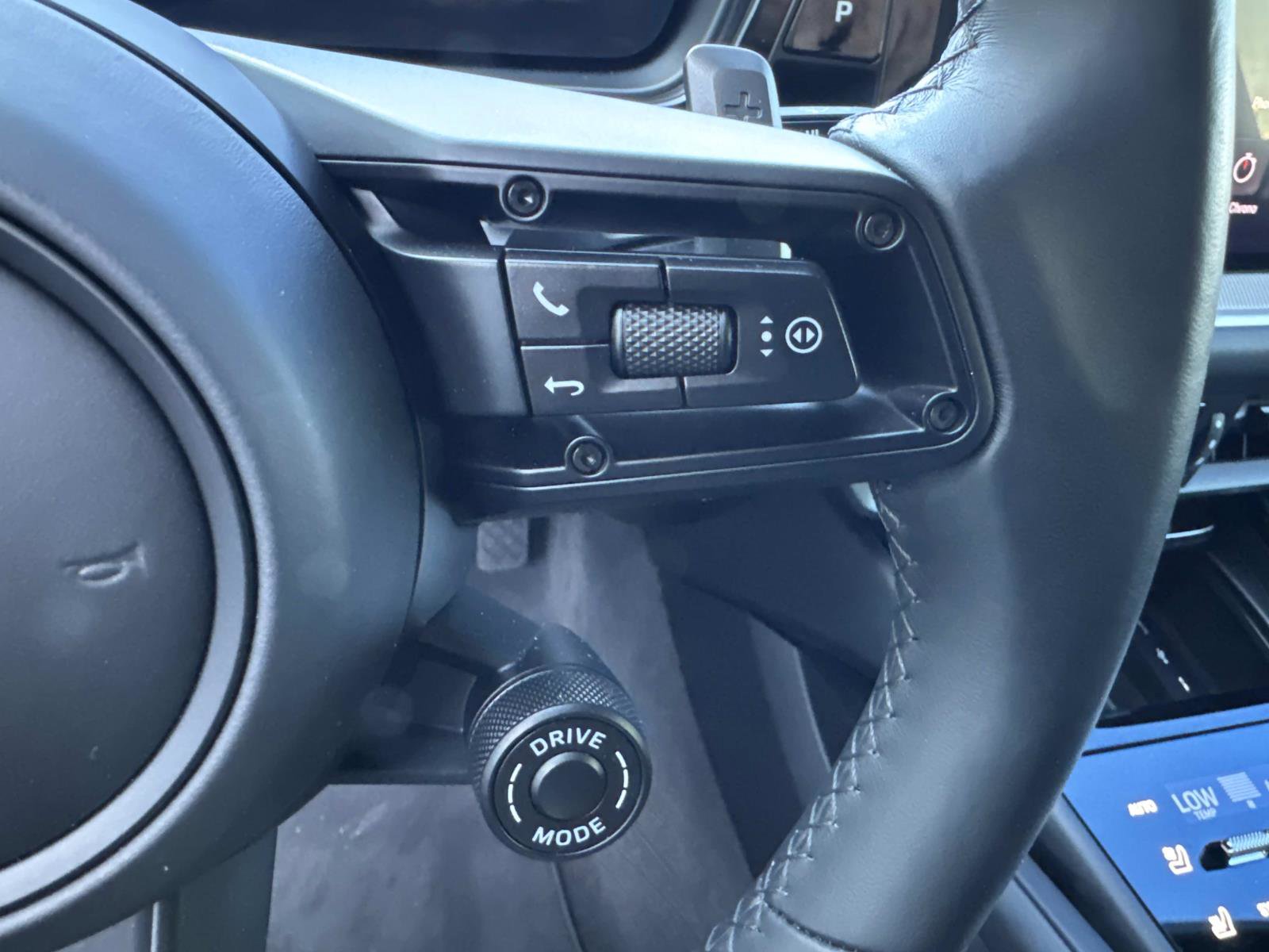 Used 2024 Porsche Cayenne Coupe image 30