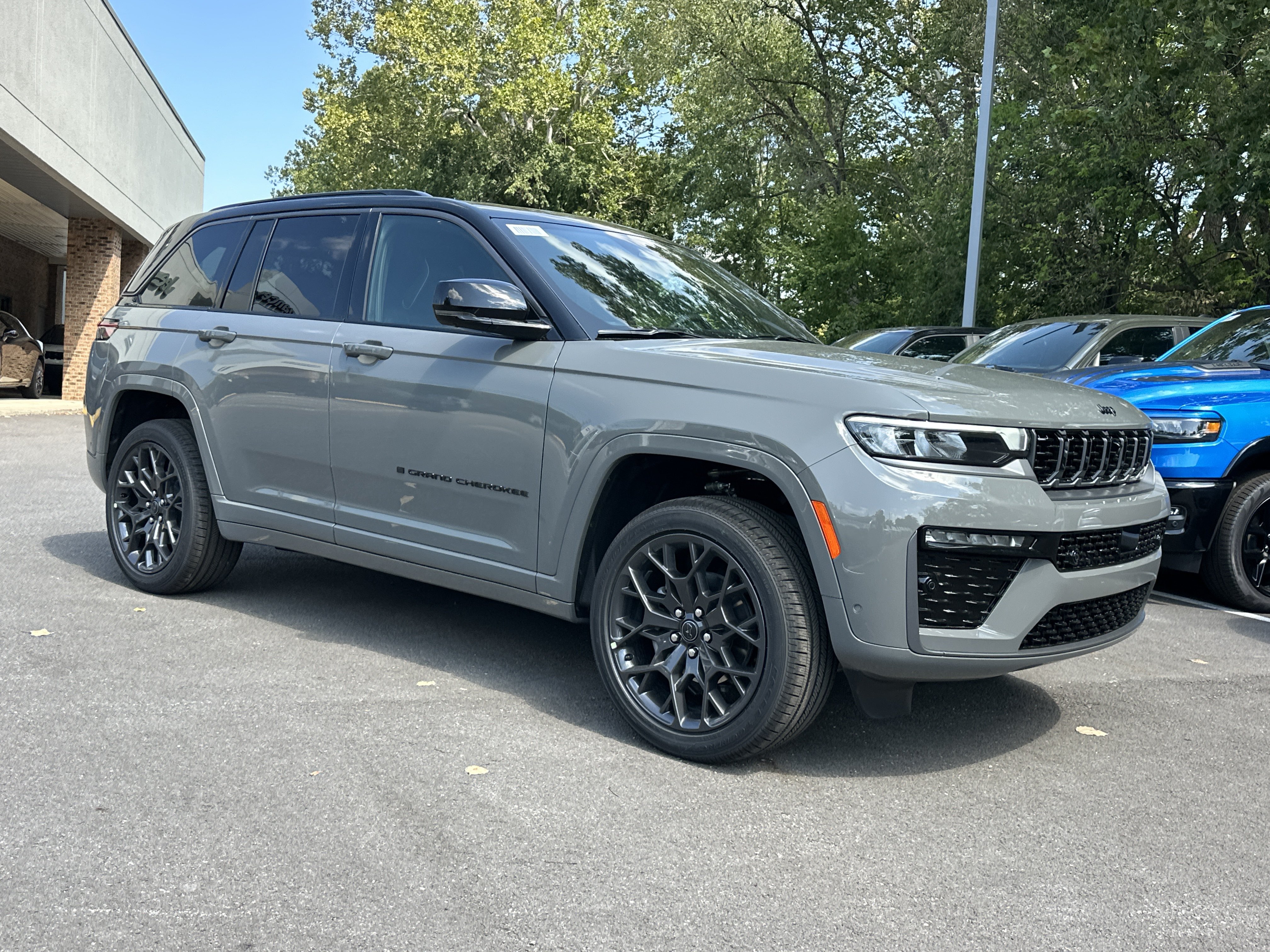 New 2027 Jeep Grand Cherokee Summit AWD/4WD image 21