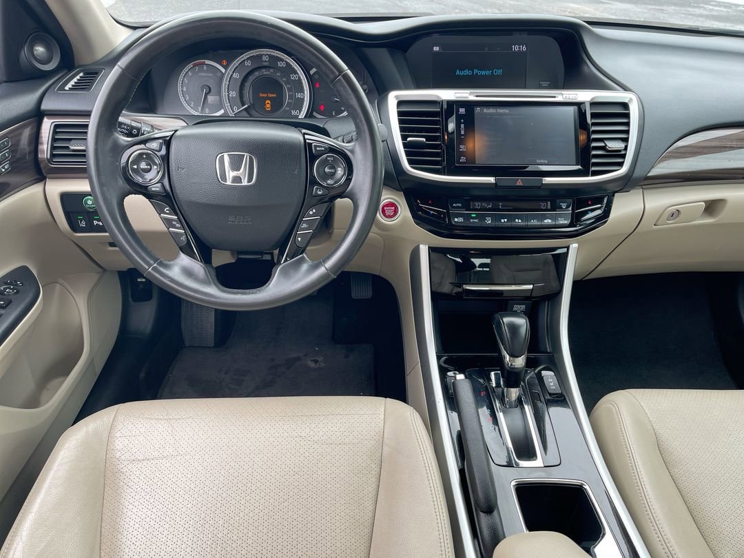 Used 2016 Honda Accord Touring image 10