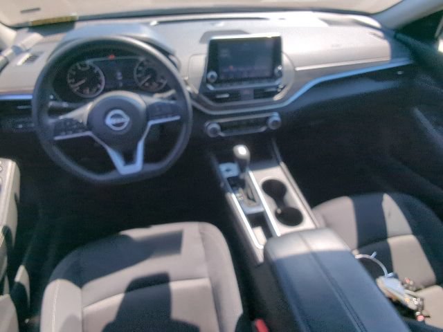 Used 2025 Nissan Altima 2.5 SV FWD image 15