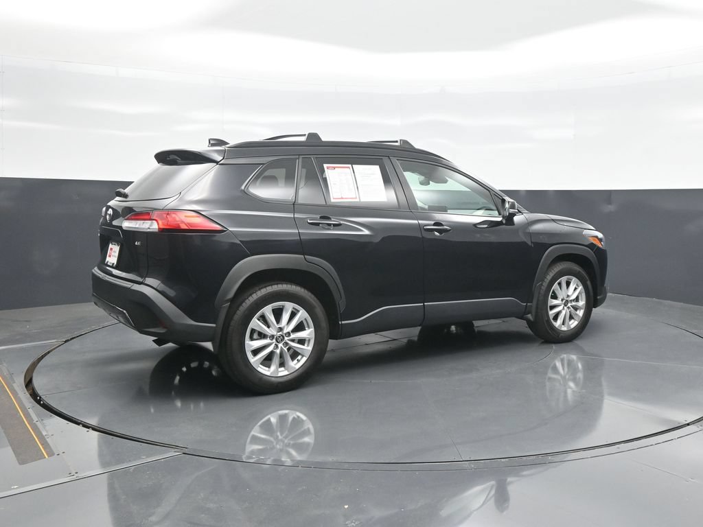 Used 2025 Toyota Corolla Cross LE FWD image 7