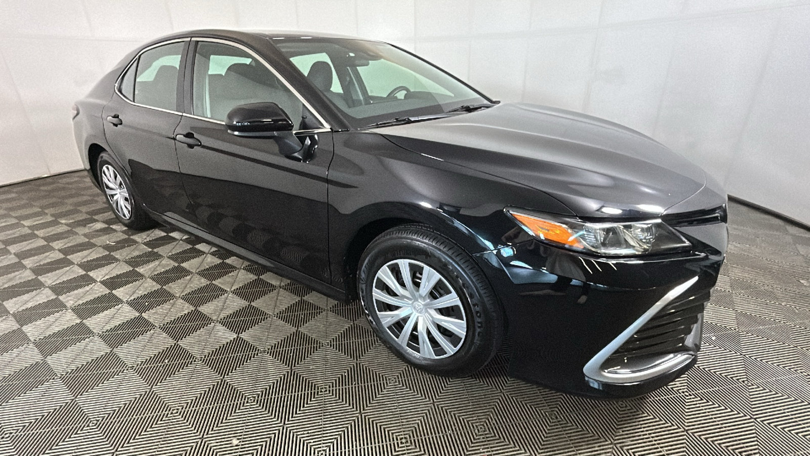 Used 2023 Toyota Camry LE FWD image 32