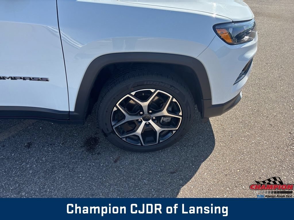 Used 2025 Jeep Compass Limited AWD/4WD image 35