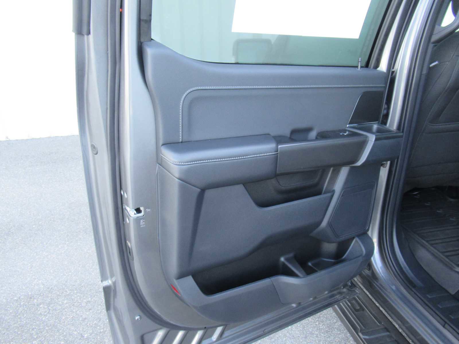 Used 2024 Ford F150 XLT w/ Equipment Group 302A MID image 20