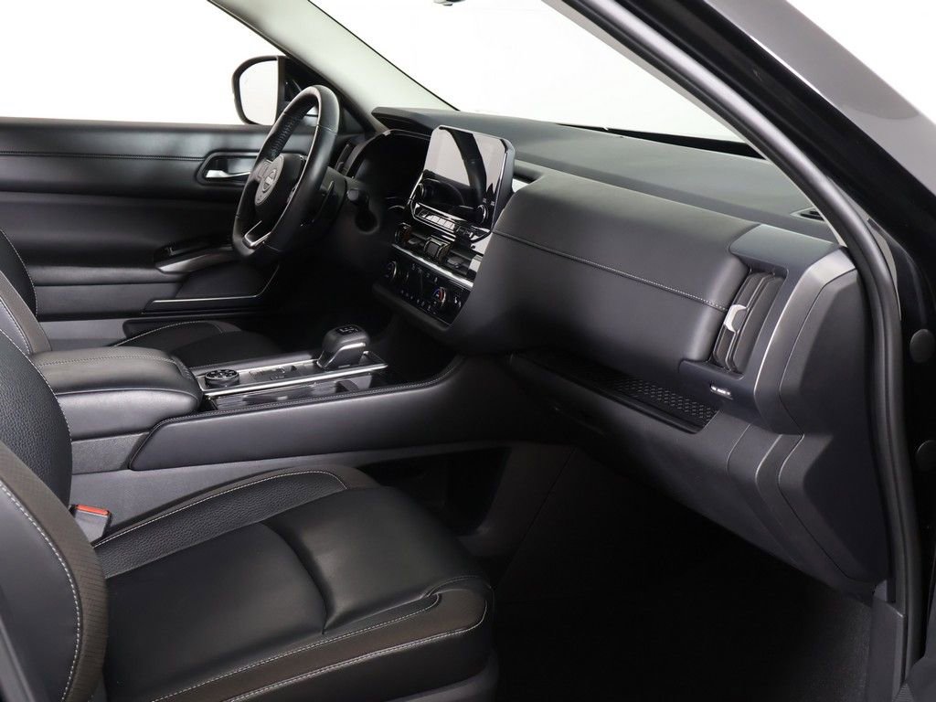 Used 2024 Nissan Pathfinder SL AWD/4WD image 25