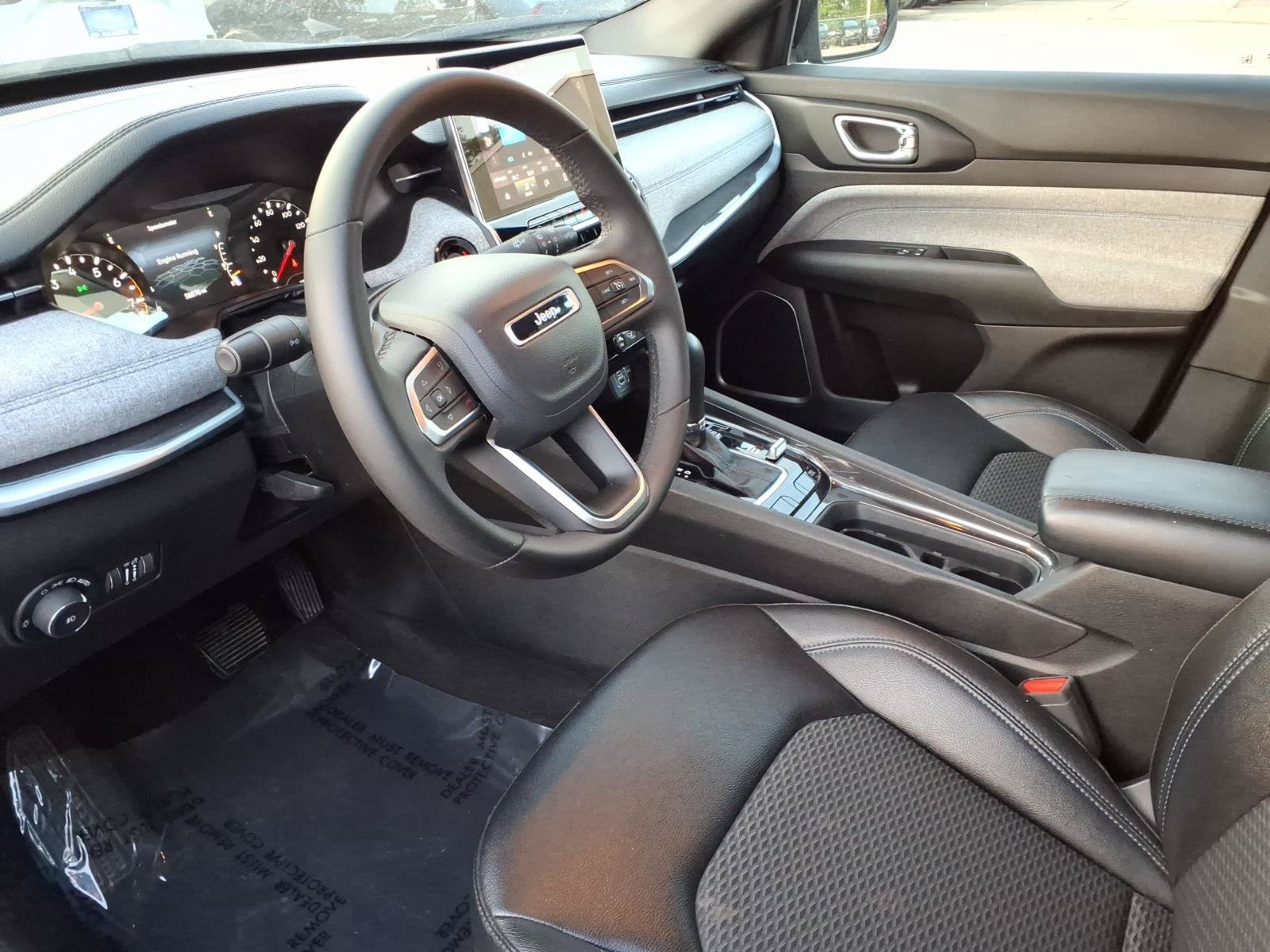 Used 2024 Jeep Compass Latitude AWD/4WD image 10