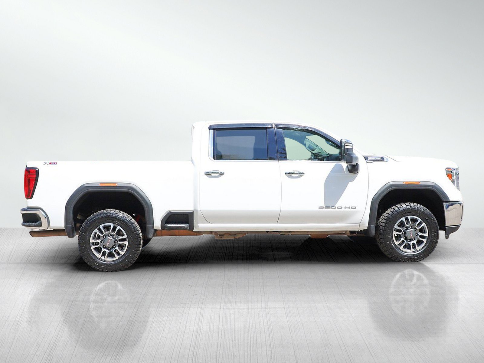 Used 2022 GMC Sierra 3500 SLT w/ X31 Off-Road Package AWD/4WD image 8