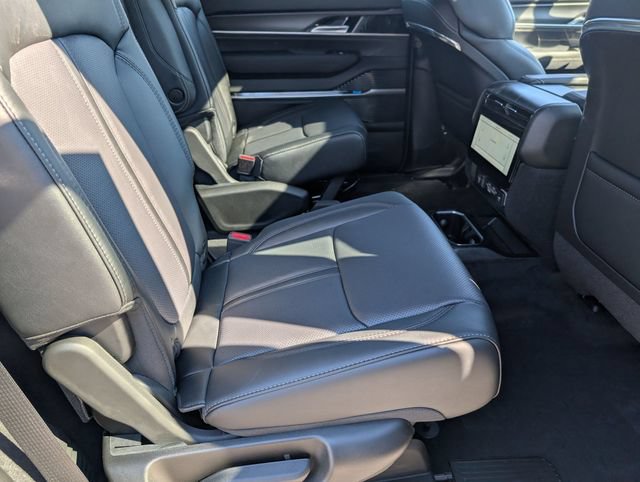 New 2026 Jeep Grand Wagoneer Summit w/ Premium Group III AWD/4WD image 30