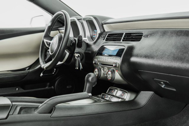 Used 2010 Chevrolet Camaro SS image 23