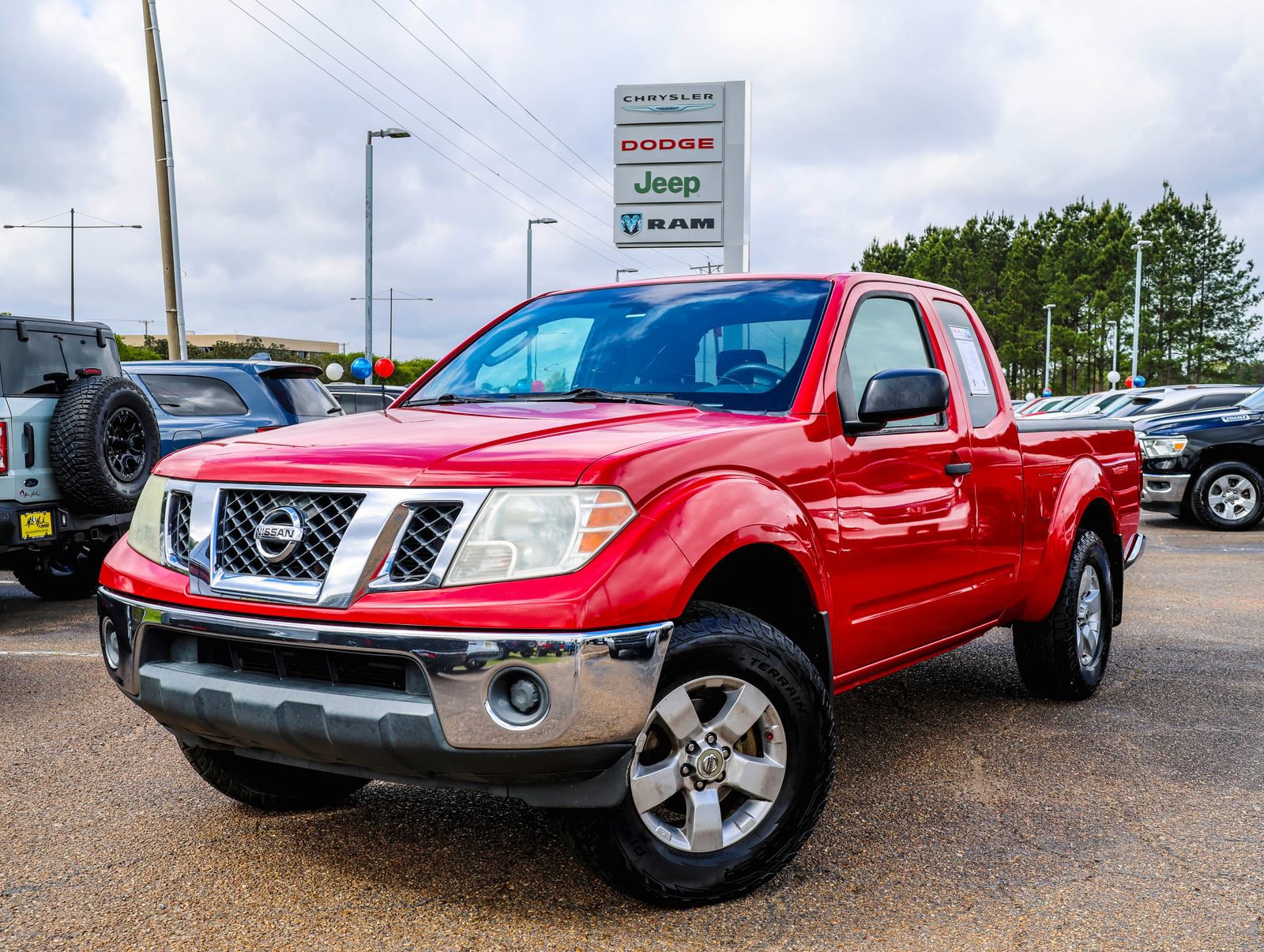 Used 2011 Nissan Frontier SV image 1