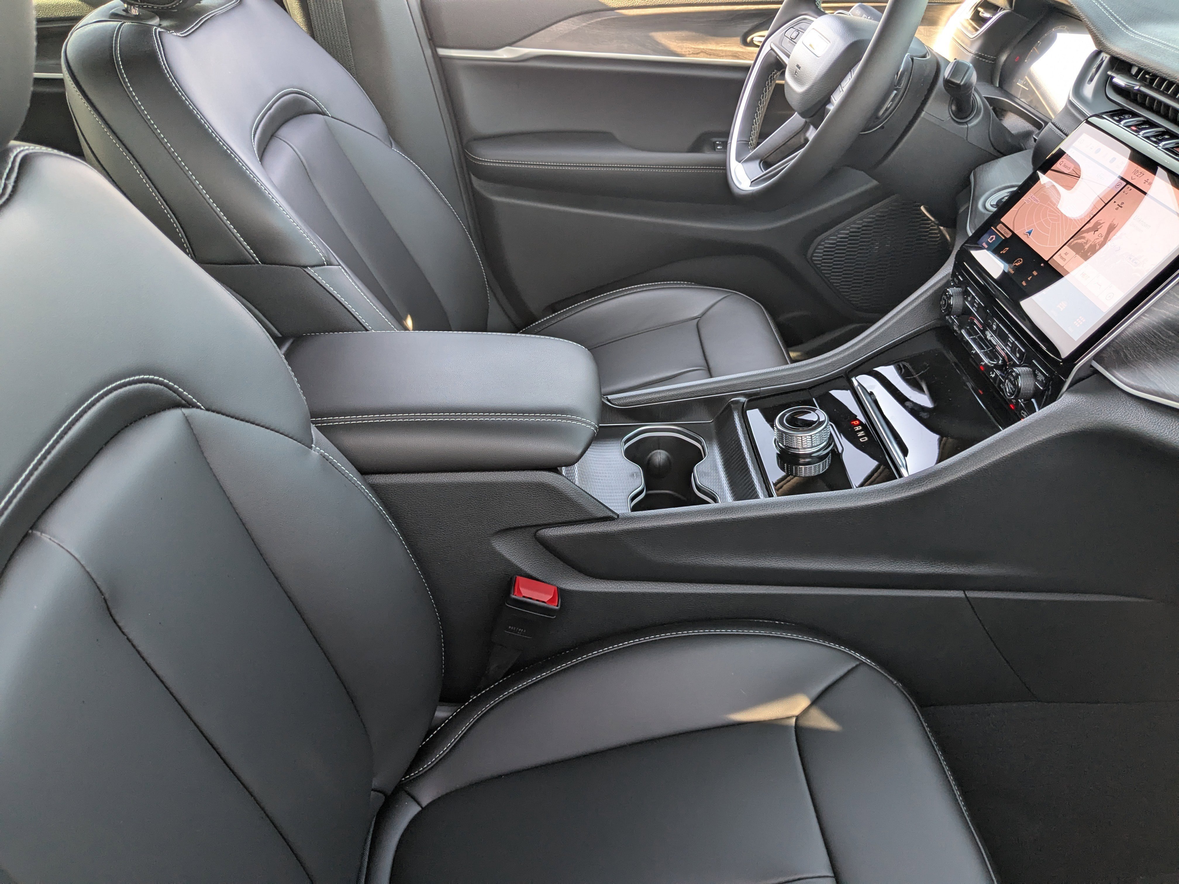 New 2025 Jeep Grand Cherokee Limited w/ Black Appearance Package RWD image 8