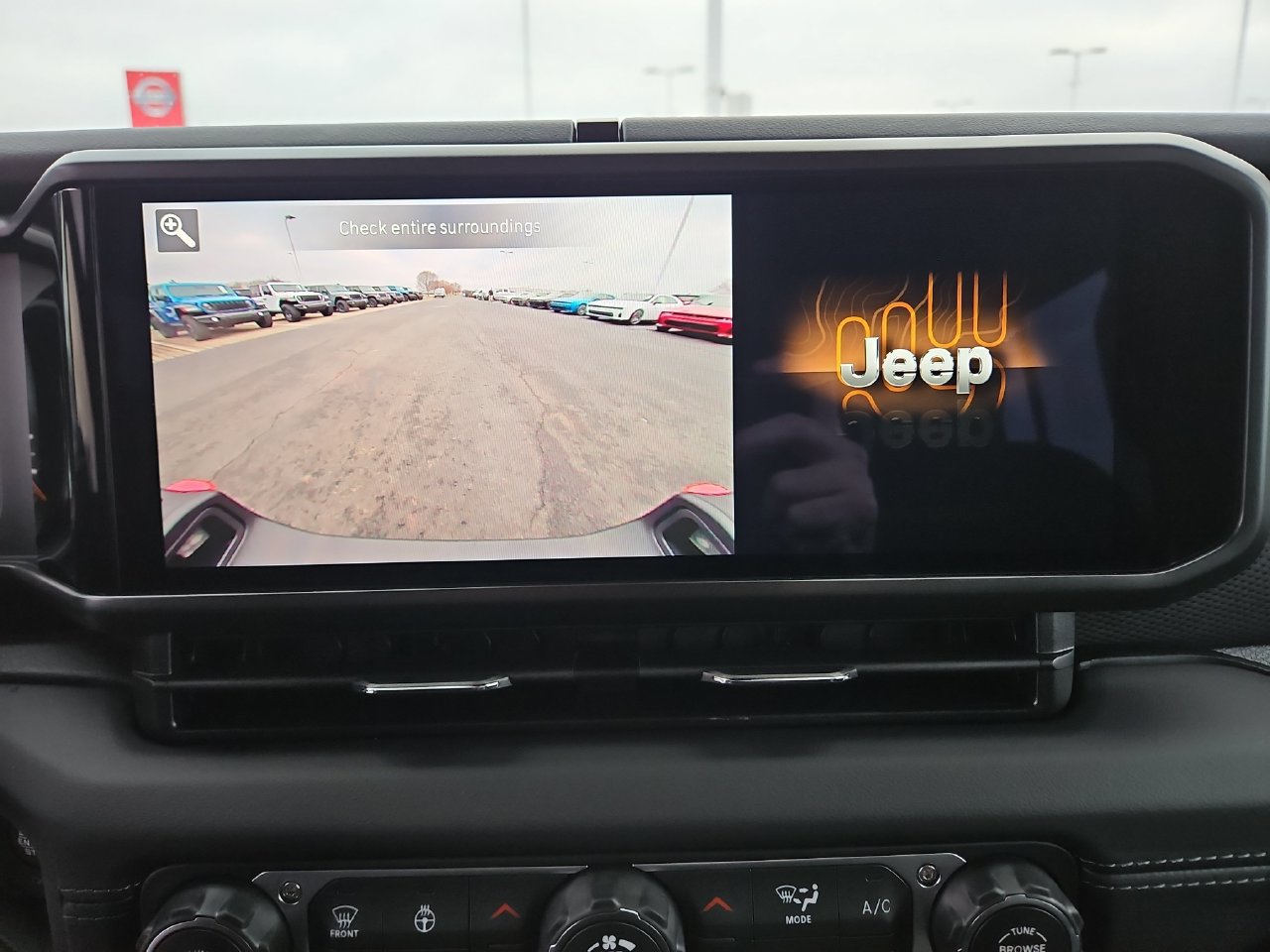 New 2026 Jeep Gladiator Mojave w/ Steel Bumper Group AWD/4WD image 24