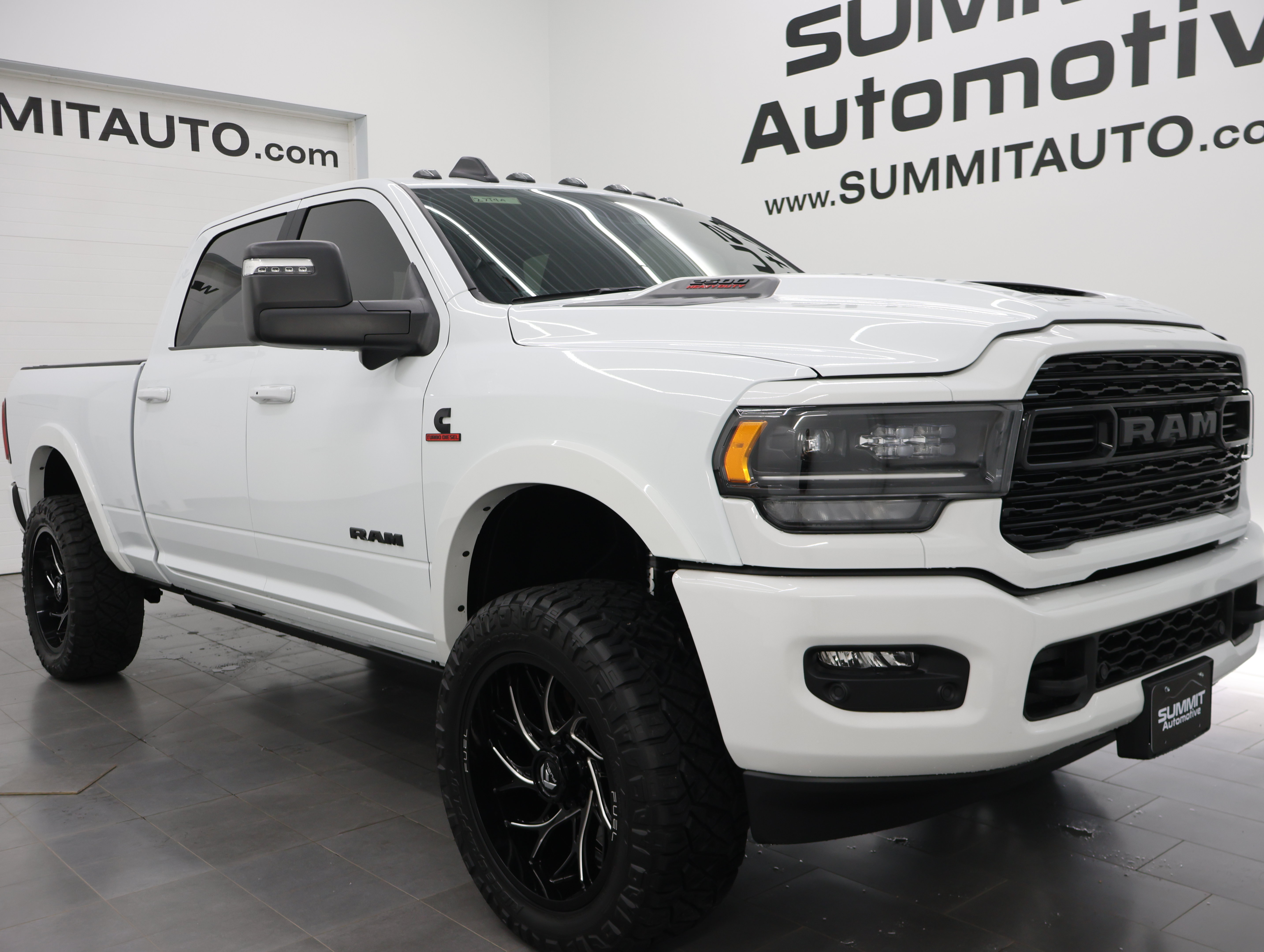 Used 2023 RAM 2500 Limited AWD/4WD image 2