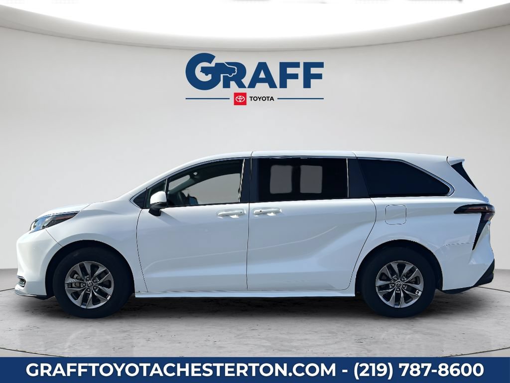 Used 2025 Toyota Sienna LE FWD image 11