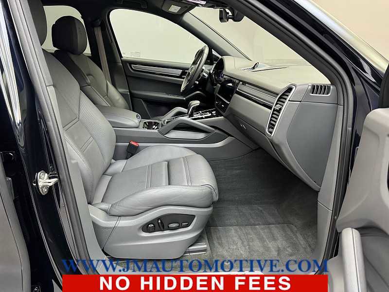 Used 2023 Porsche Cayenne Platinum Edition image 19