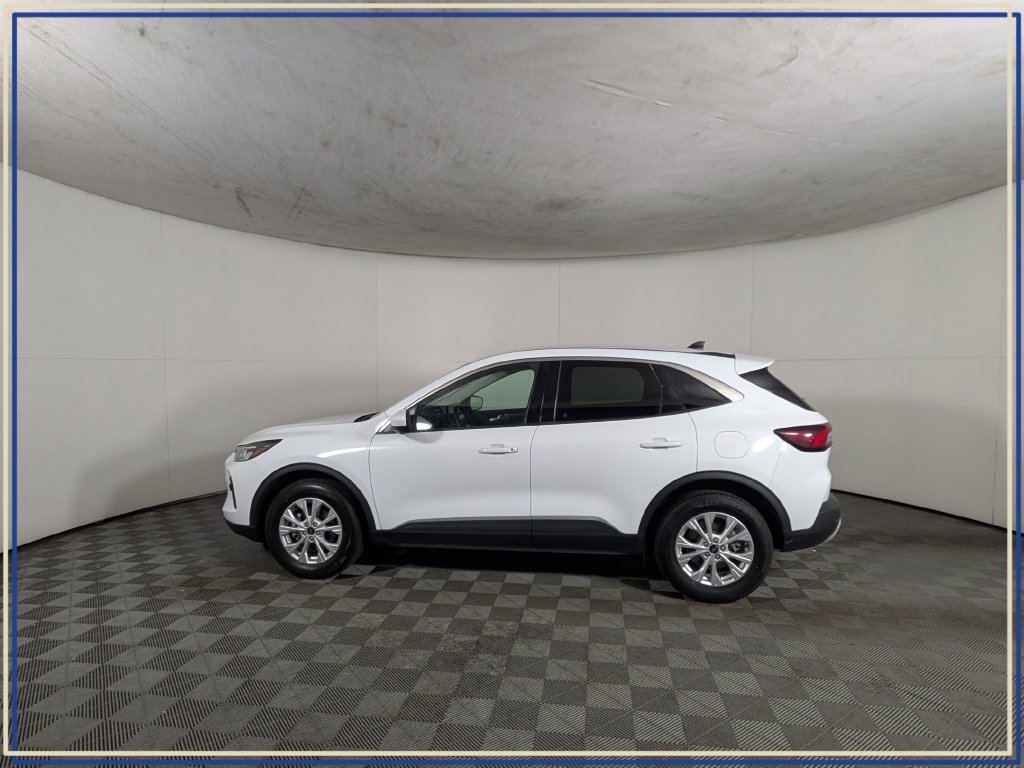 Used 2023 Ford Escape Active w/ Tech Pack #2 AWD/4WD image 3