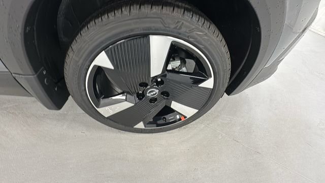New 2026 Nissan Kicks SR w/ Cold Weather Package AWD/4WD image 9