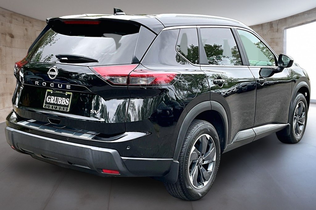 Used 2024 Nissan Rogue SV w/ SV Premium Package FWD image 2