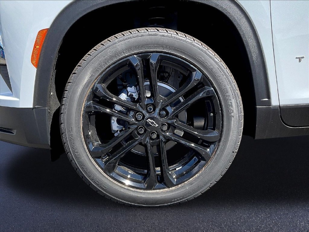New 2027 Chevrolet Traverse LT w/ Driver Confidence Package FWD image 13