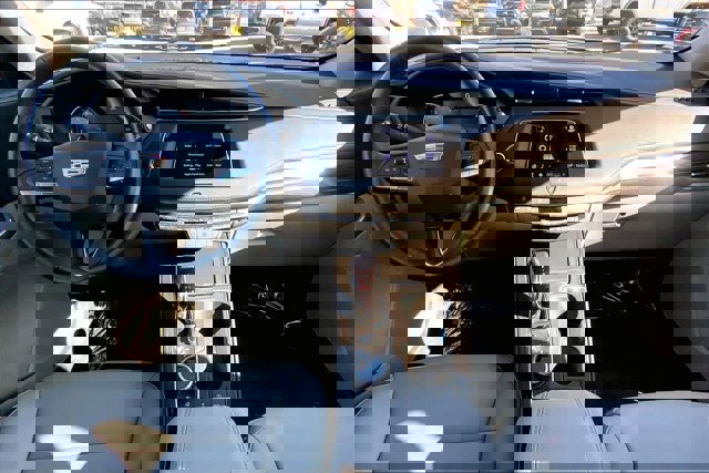 Used 2023 Cadillac XT4 Luxury w/ Cold Weather Package image 15