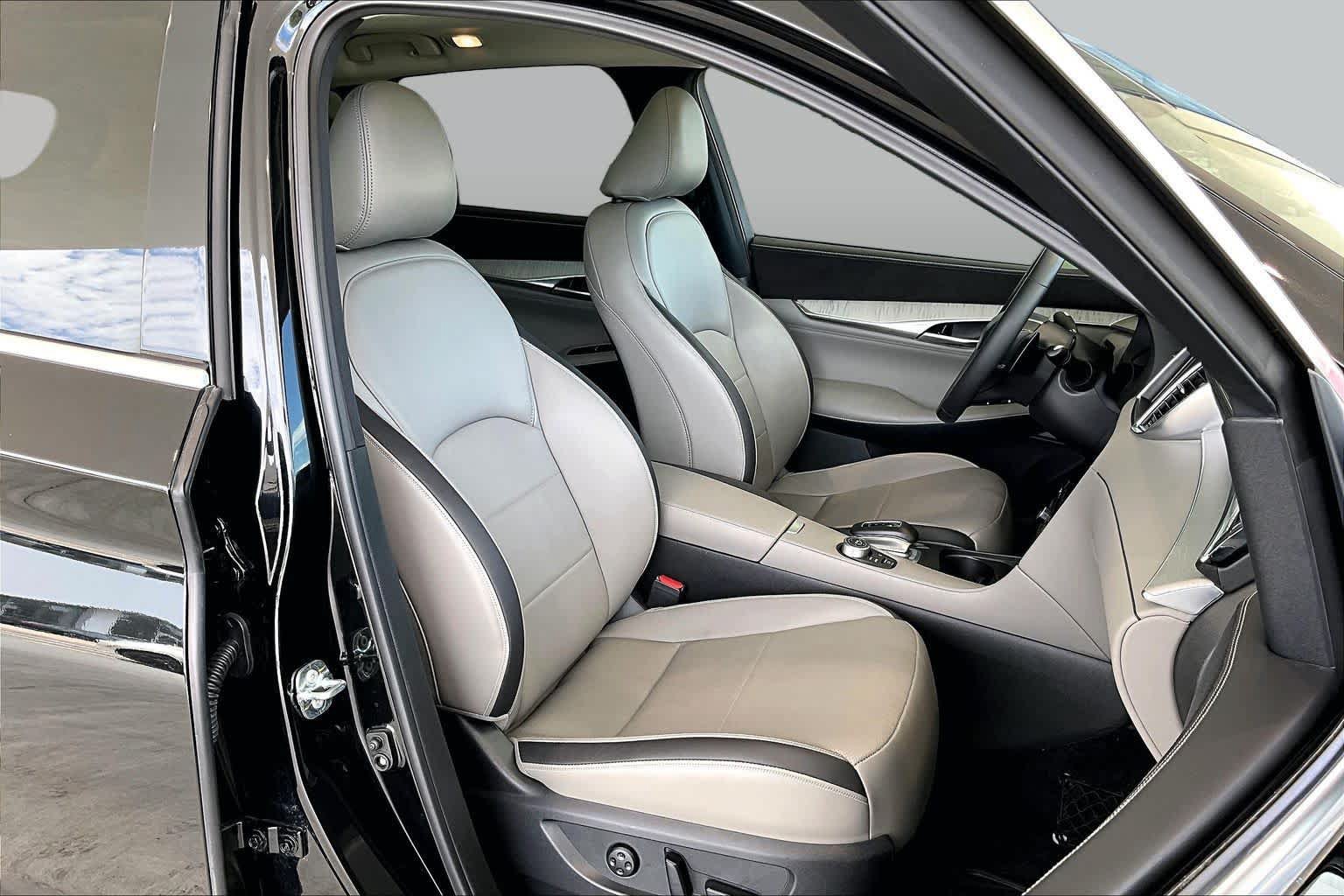 Used 2023 INFINITI QX50 Sensory w/ Accent Package AWD/4WD image 8