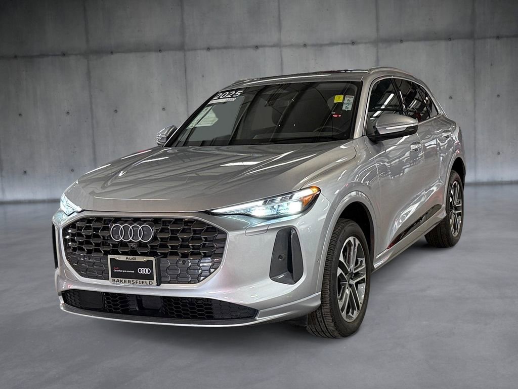 Certified 2025 Audi Q5 Premium Plus w/ Premium Plus AWD/4WD image 1