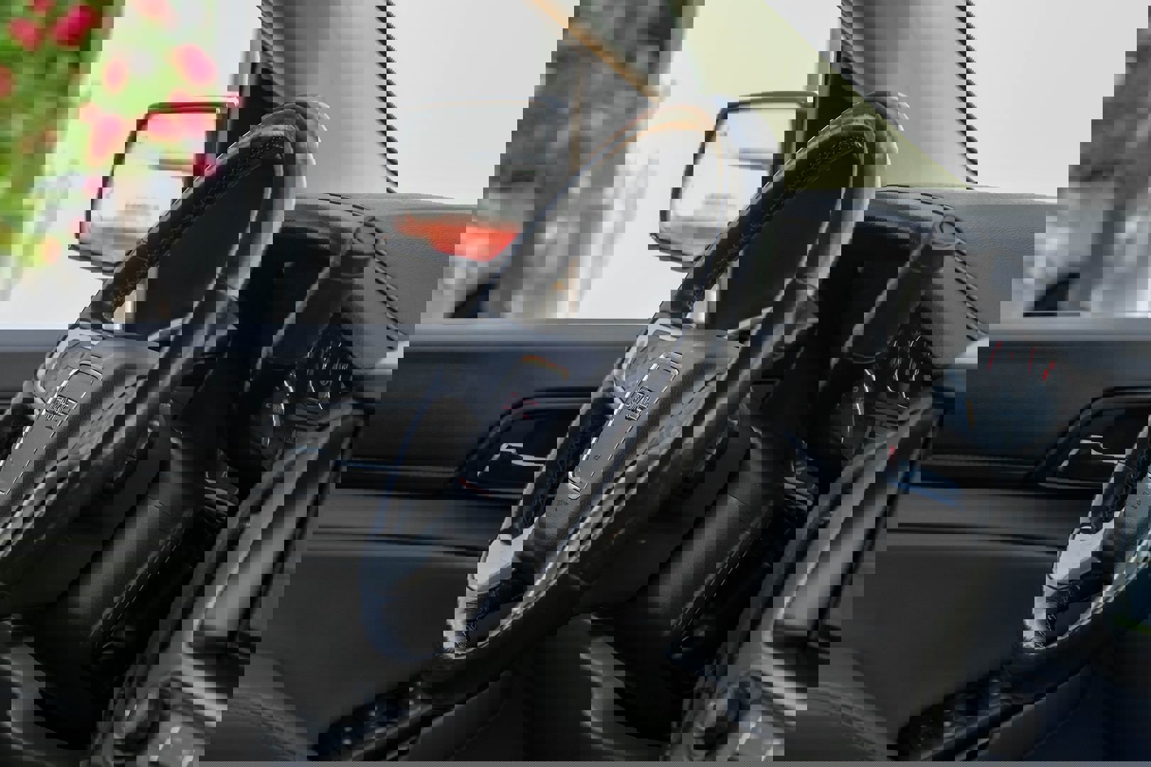 Used 2018 GMC Yukon SLT w/ Open Road Package image 13