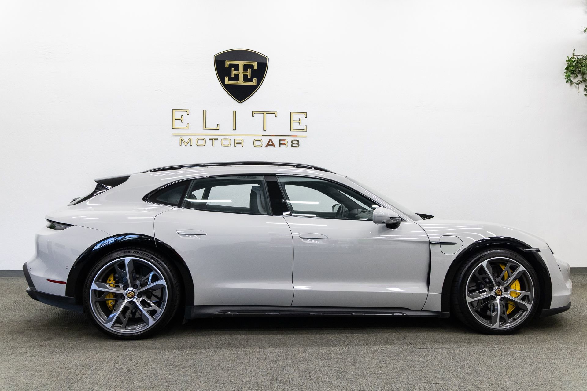 Used 2021 Porsche Taycan Turbo S AWD/4WD image 10