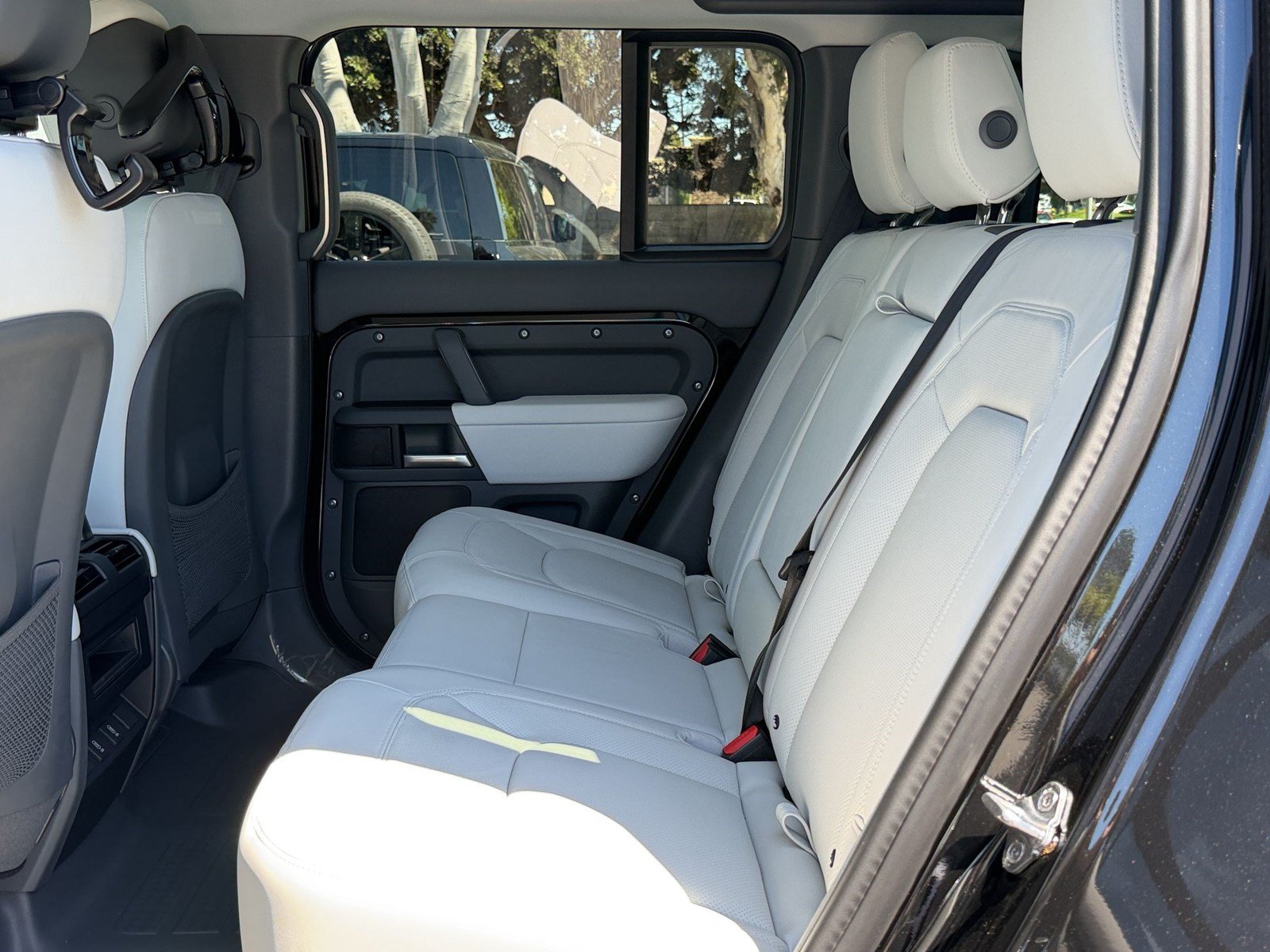 New 2026 Land Rover Defender 110 X-Dynamic SE AWD/4WD image 23