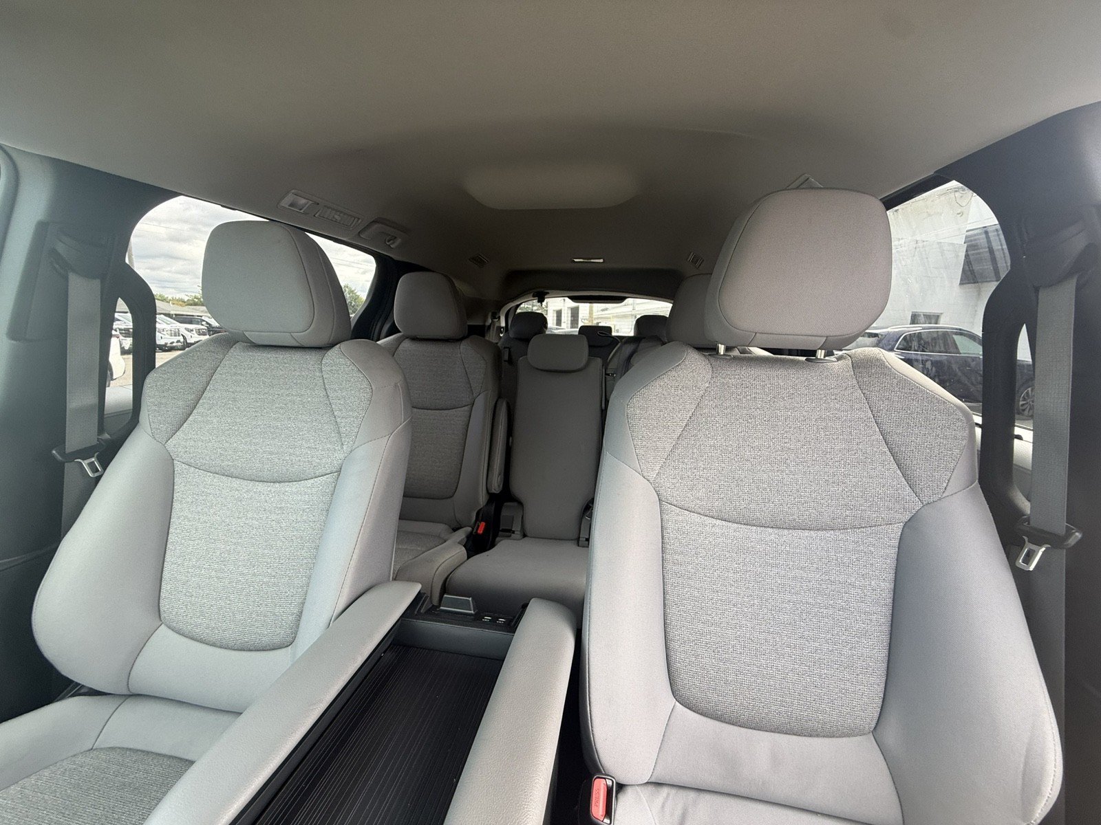 Used 2025 Toyota Sienna LE FWD image 11
