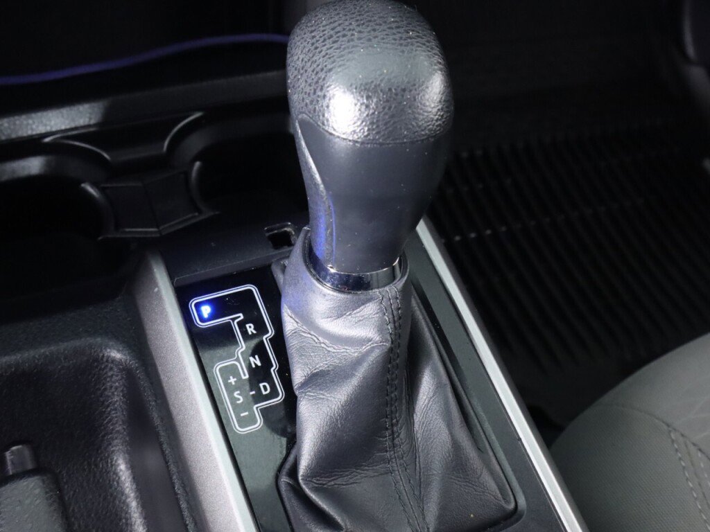 Used 2016 Toyota Tacoma SR5 w/ SR5 Appearance Package (SN) image 23