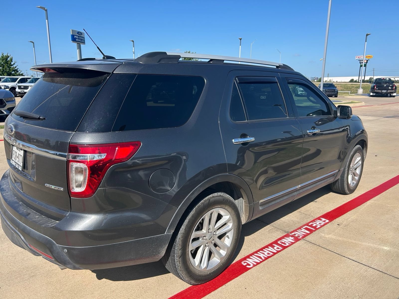 Used 2015 Ford Explorer XLT w/ Equipment Group 202B FWD image 1