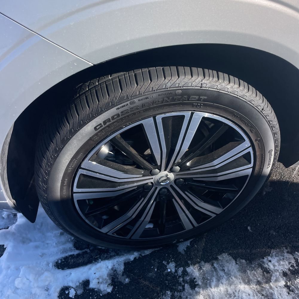 Used 2023 Volvo XC60 B6 Ultimate w/ Climate Package image 23