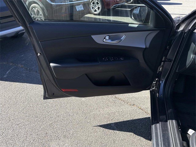 Used 2022 Kia Forte LXS w/ LXS Technology Package image 13