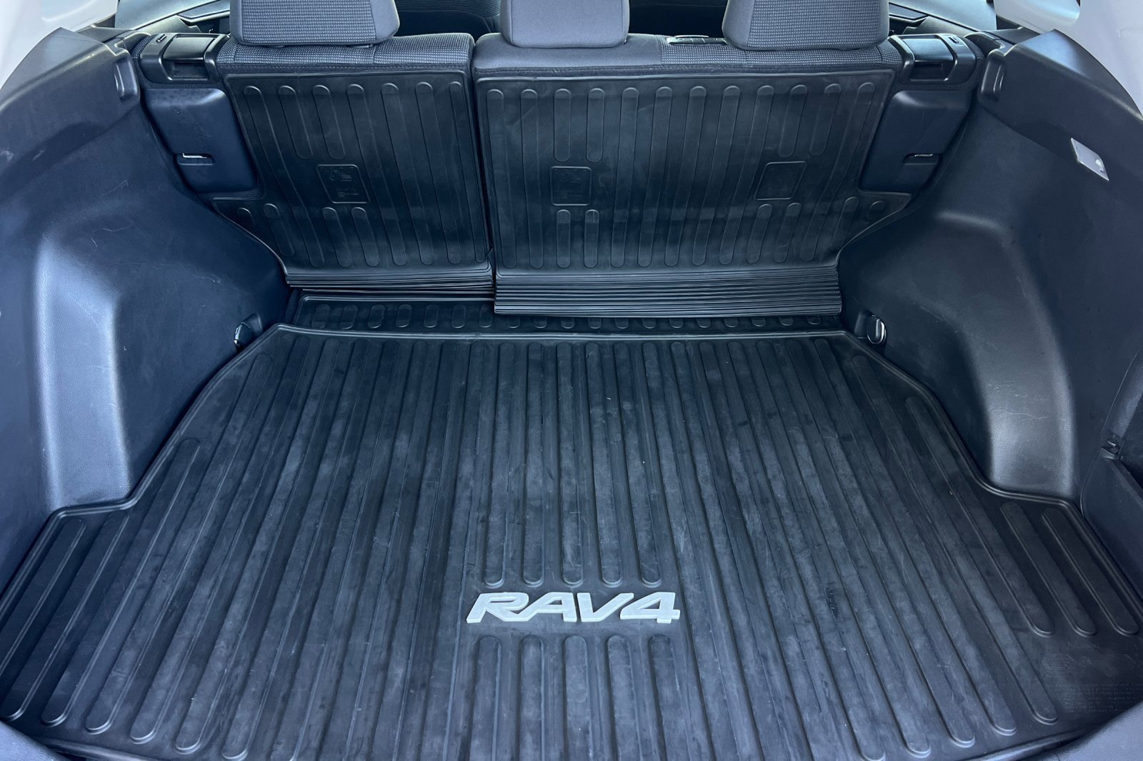 Certified 2021 Toyota RAV4 LE AWD/4WD image 15