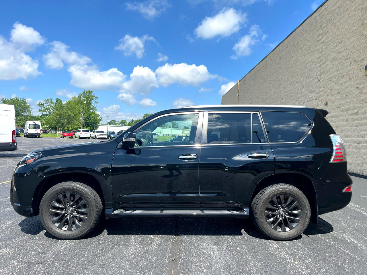 Used 2020 Lexus GX 460 Premium w/ Premium Package image 2