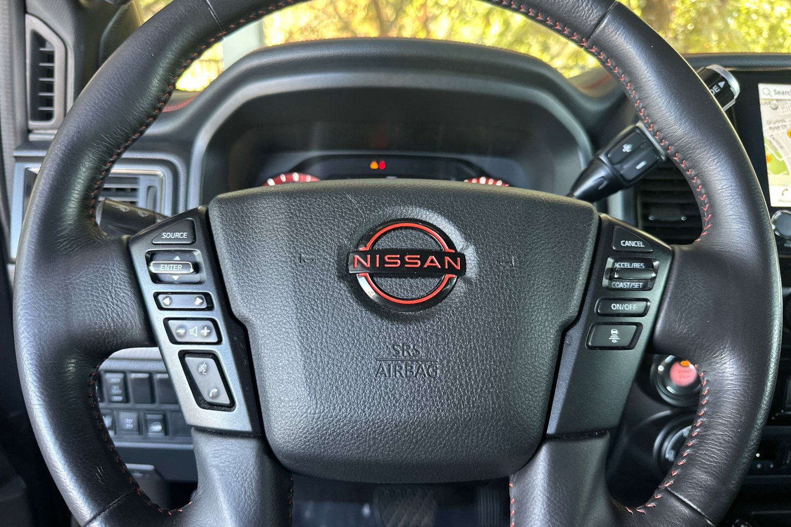Used 2023 Nissan Titan PRO-4X w/ Pro-4x Convenience Package AWD/4WD image 25