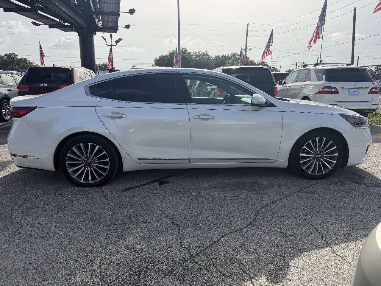 Used 2017 Kia Cadenza Premium FWD image 7
