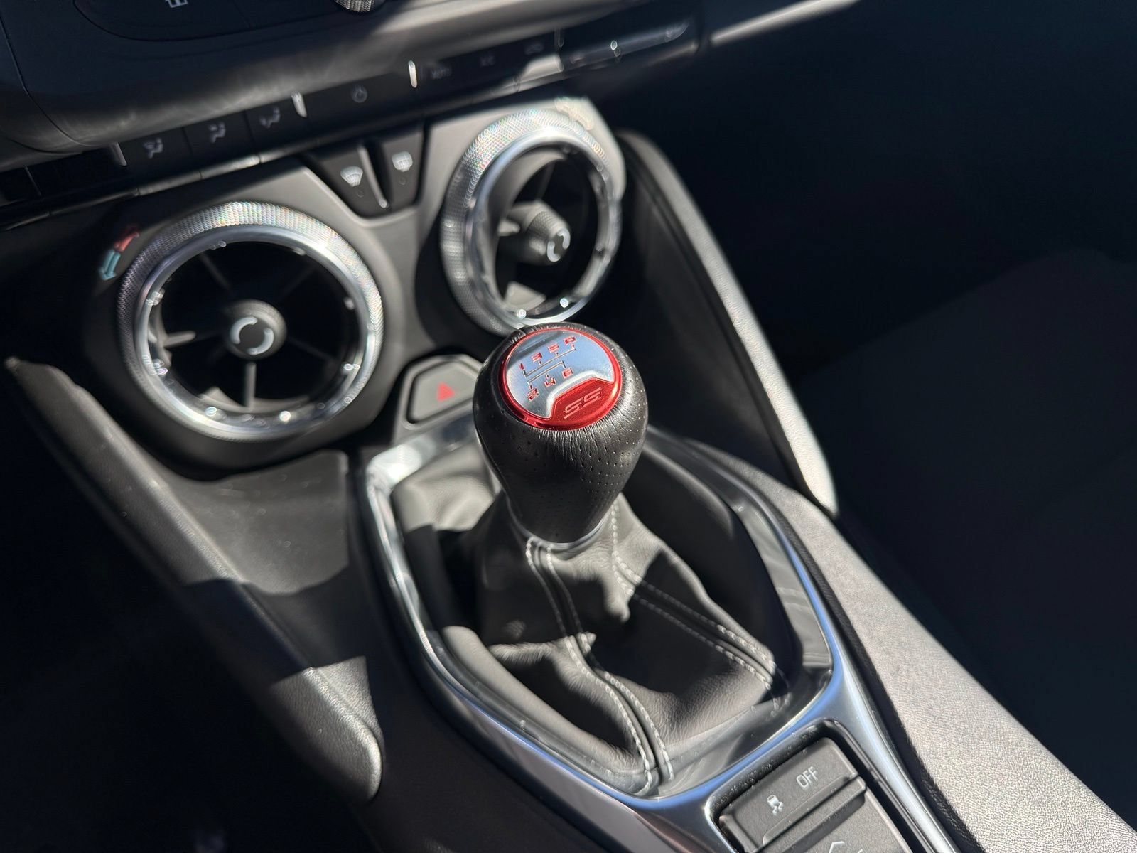 Used 2019 Chevrolet Camaro SS RWD image 17