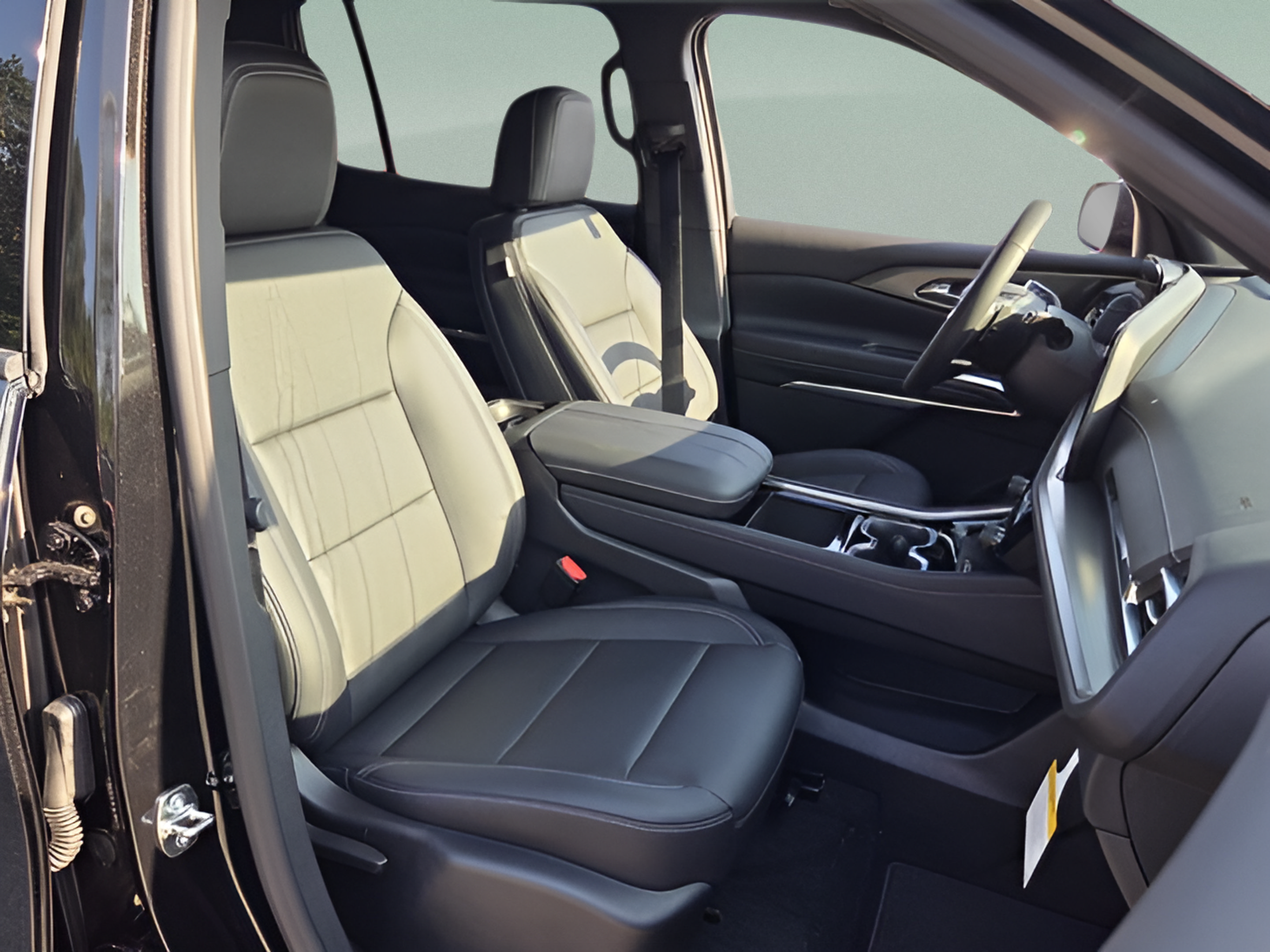 New 2026 Chevrolet Traverse LT w/ Driver Confidence Package FWD image 15