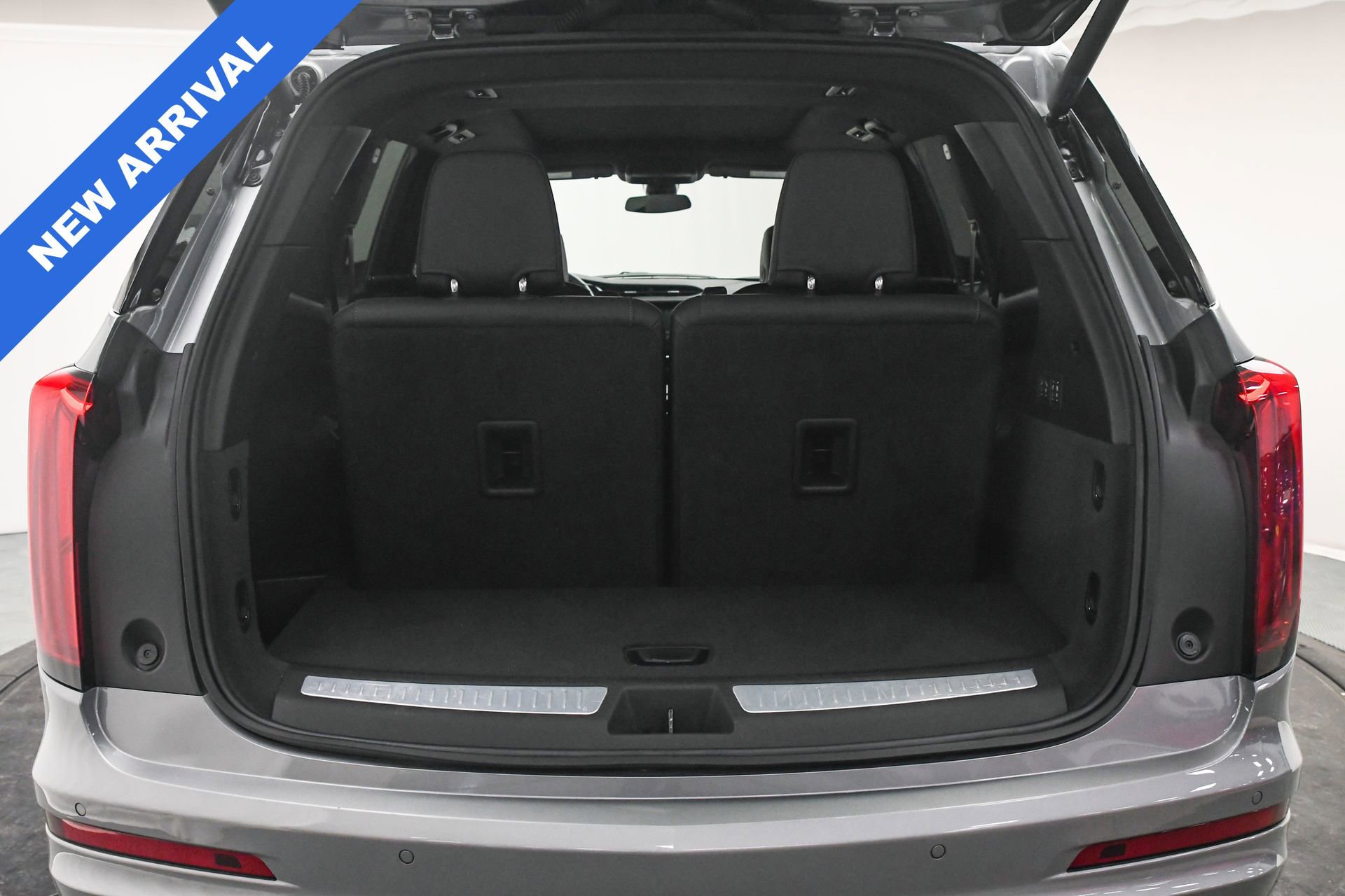 Used 2025 Cadillac XT6 Premium Luxury image 8